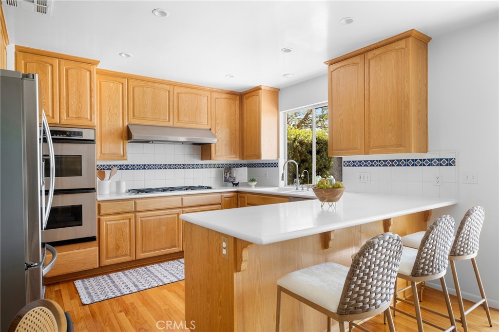 3404 Markridge Road La Crescenta, CA 91214 - Photo 11 of 67 Large, wide-open kitchen -- so easy for multiple chefs!