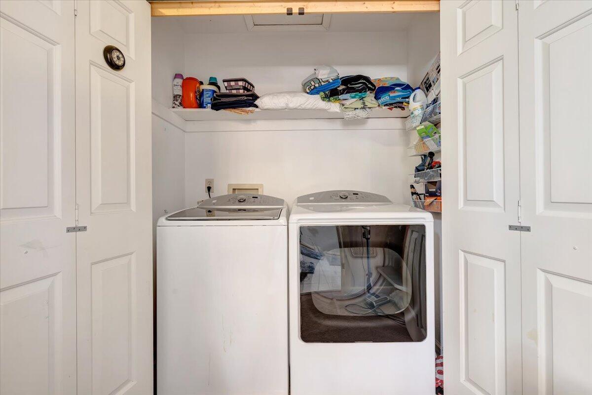 6128 Buckland Mill Road Roanoke, VA 24019 - Photo 37 of 37 a utility room with dryer and washer