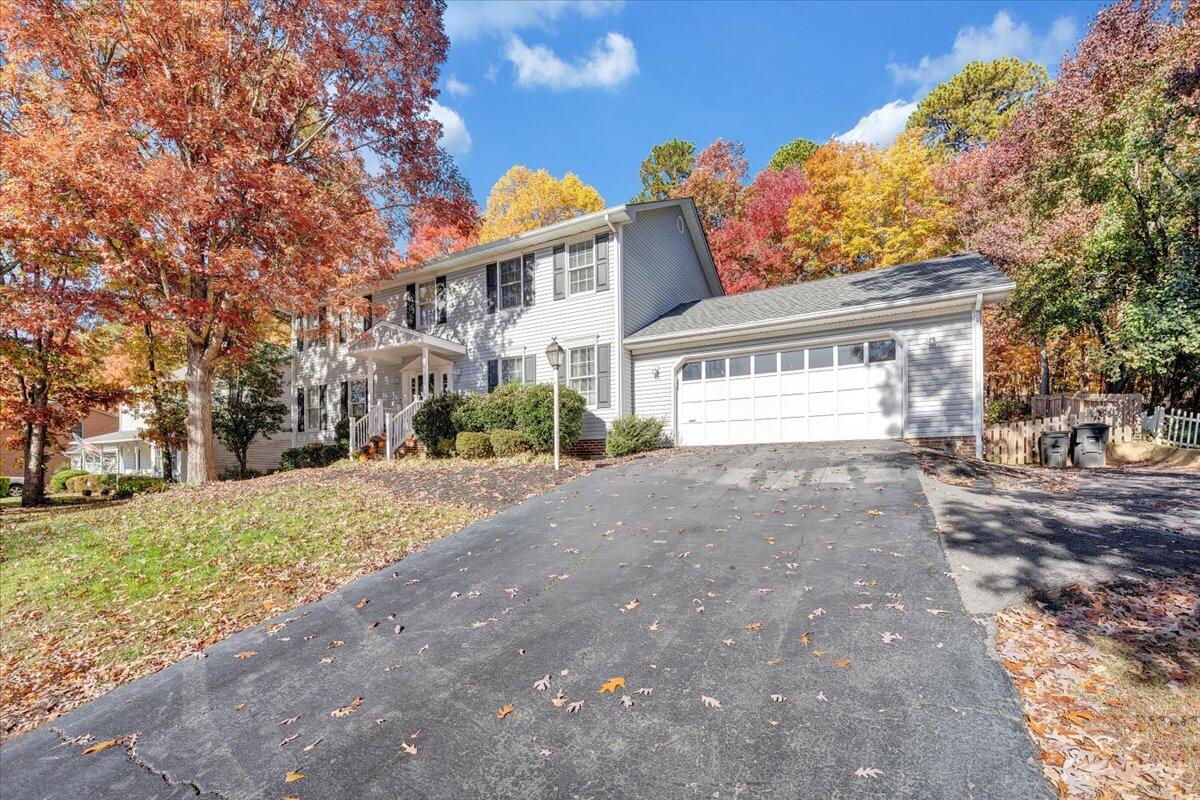 6128 Buckland Mill Road Roanoke, VA 24019 - Photo 6 of 37 a front view of a house with a yard and a garage