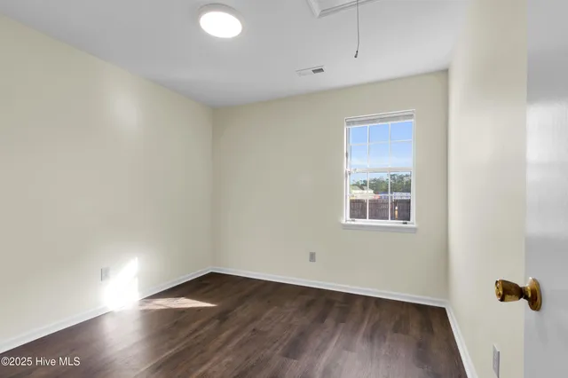 $1,250 | 118 Witten Circle, Unit B, Havelock, NC 28532