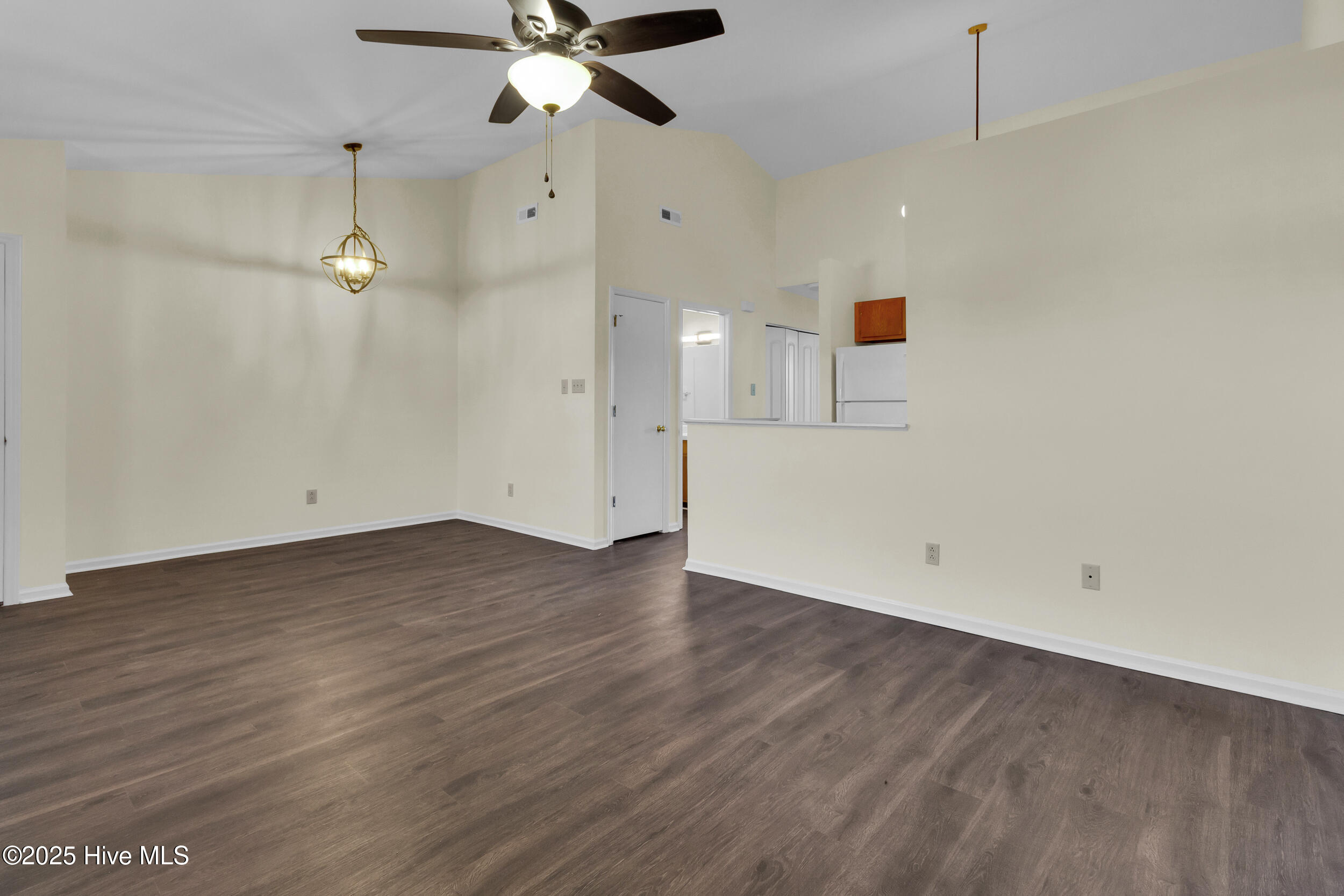 118 Witten Circle, Unit B Havelock, NC 28532 - Photo 3 of 29 3_10