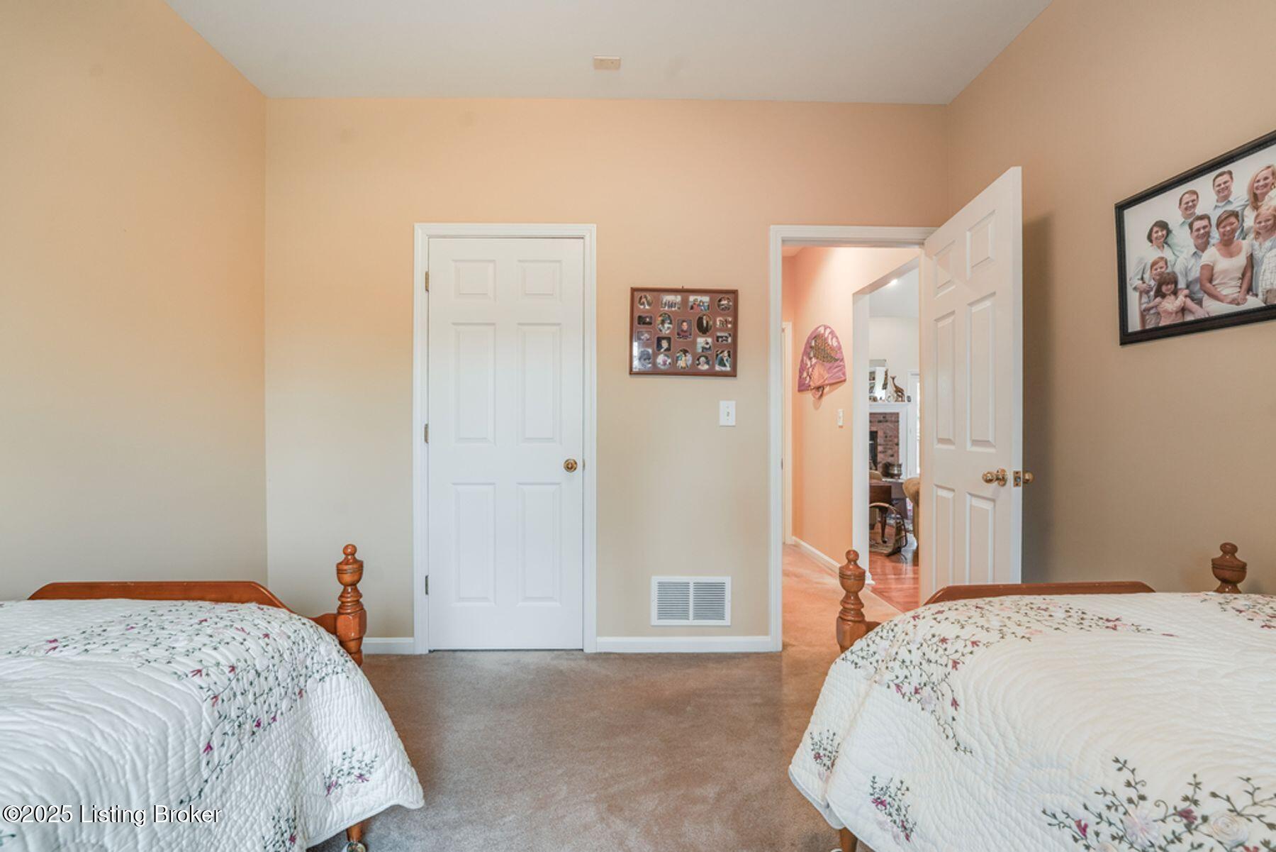 10424 Edgewater Road Louisville, KY 40223 - Photo 25 of 46 Carpet Flooring