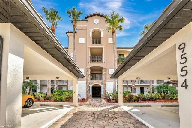 $469,000 | 9554 Trevi Court, Unit 4726, Naples, FL 34113