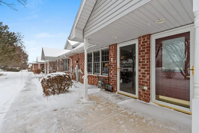 $219,900 | 2575 Telluride Trail, Unit E, Howard, WI 54313