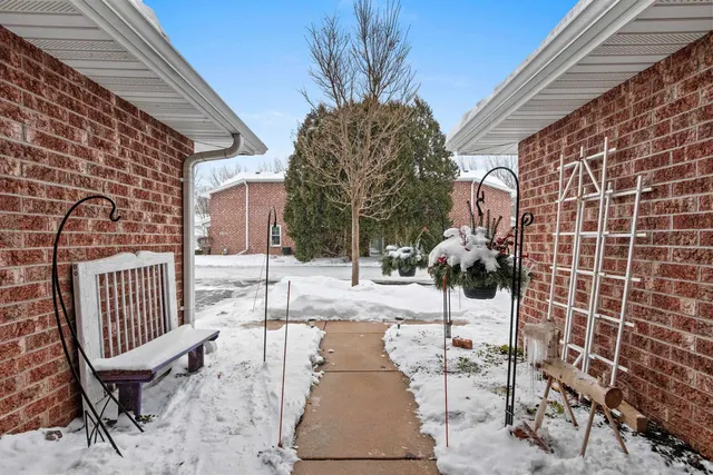 $219,900 | 2575 Telluride Trail, Unit E, Howard, WI 54313