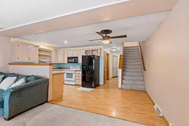 $219,900 | 2575 Telluride Trail, Unit E, Howard, WI 54313