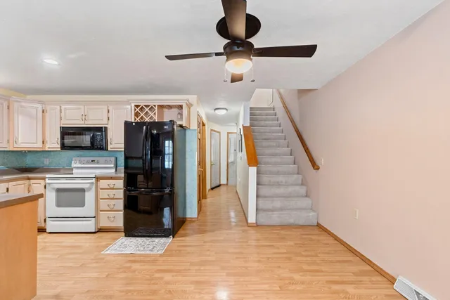 $219,900 | 2575 Telluride Trail, Unit E, Howard, WI 54313