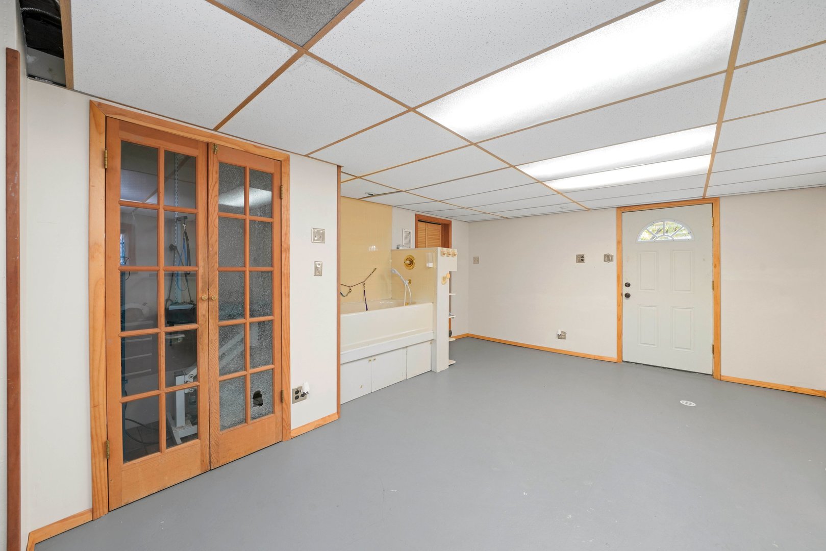 296 Addison Road Riverside, IL 60546 - Photo 23 of 34 a view of an empty room with a window