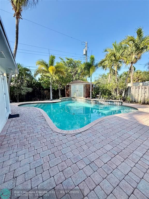 341 Southeast 8th Street Pompano Beach, FL 33060 - Photo 55 of 56 a view of a backyard