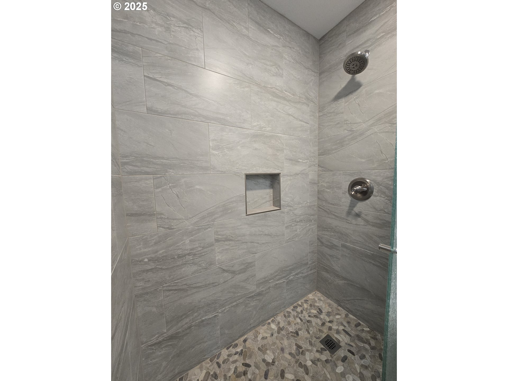 260 Lone Pine Lane, Unit 2 The Dalles, OR 97058 - Photo 14 of 23 a bathroom with a shower