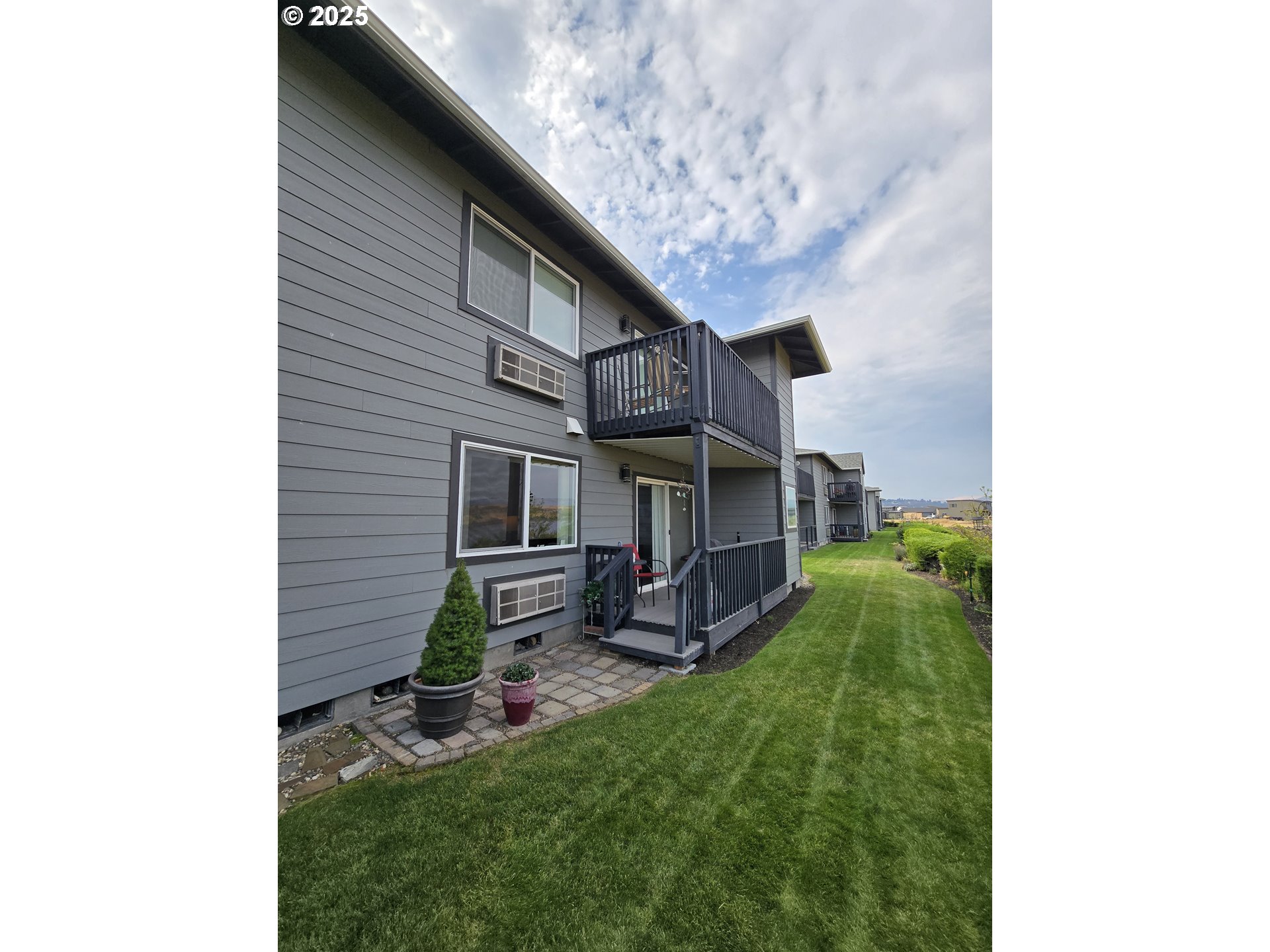 260 Lone Pine Lane, Unit 2 The Dalles, OR 97058 - Photo 19 of 23 a view of a backyard with plants and a large tree