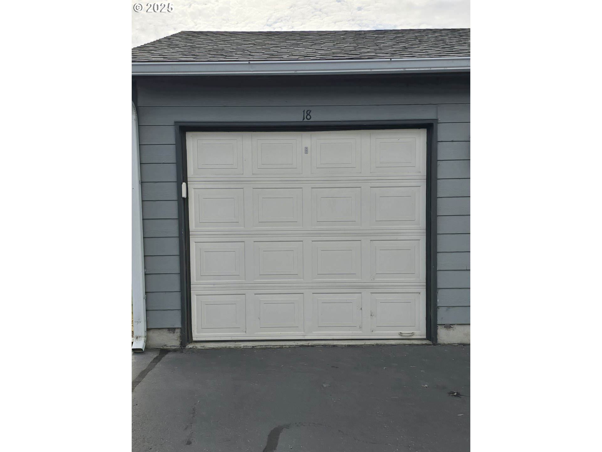 260 Lone Pine Lane, Unit 2 The Dalles, OR 97058 - Photo 21 of 23 a close view of door