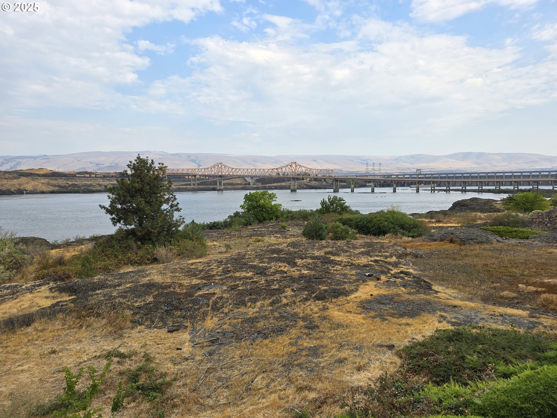 260 Lone Pine Lane, Unit 2 The Dalles, OR 97058 - Photo 23 of 23 a view of a lake with a city