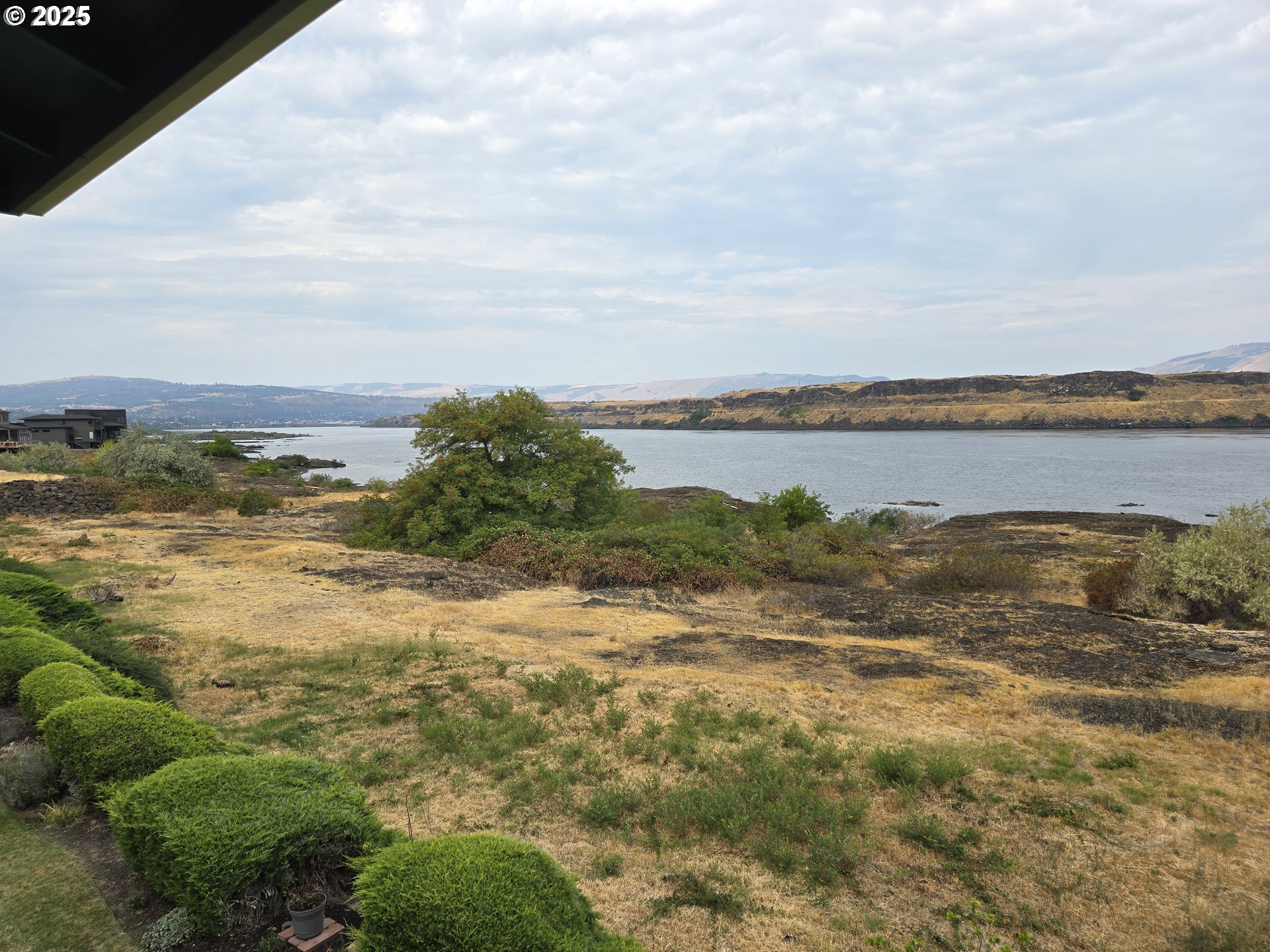 260 Lone Pine Lane, Unit 2 The Dalles, OR 97058 - Photo 8 of 23 a view of an ocean