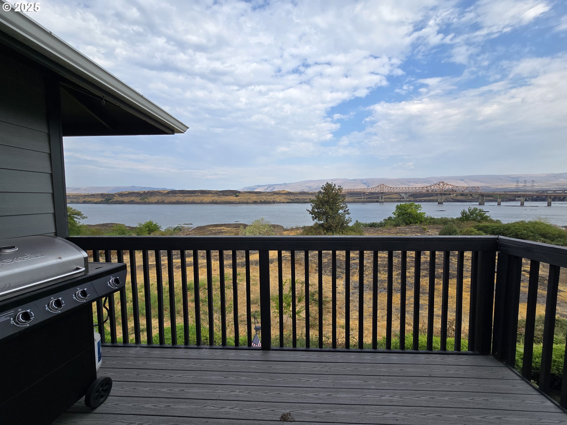 260 Lone Pine Lane, Unit 2 The Dalles, OR 97058 - Photo 9 of 23 a view of a roof deck