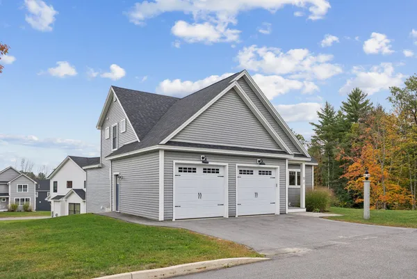 $895,000 | 12 Waxwing Lane, Unit 49, Falmouth, ME 04105