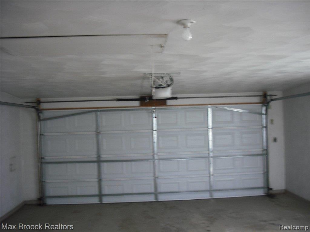 180 Boyken Road Rochester, MI 48307 - Photo 8 of 24 180 Boyken Big Deep Gar