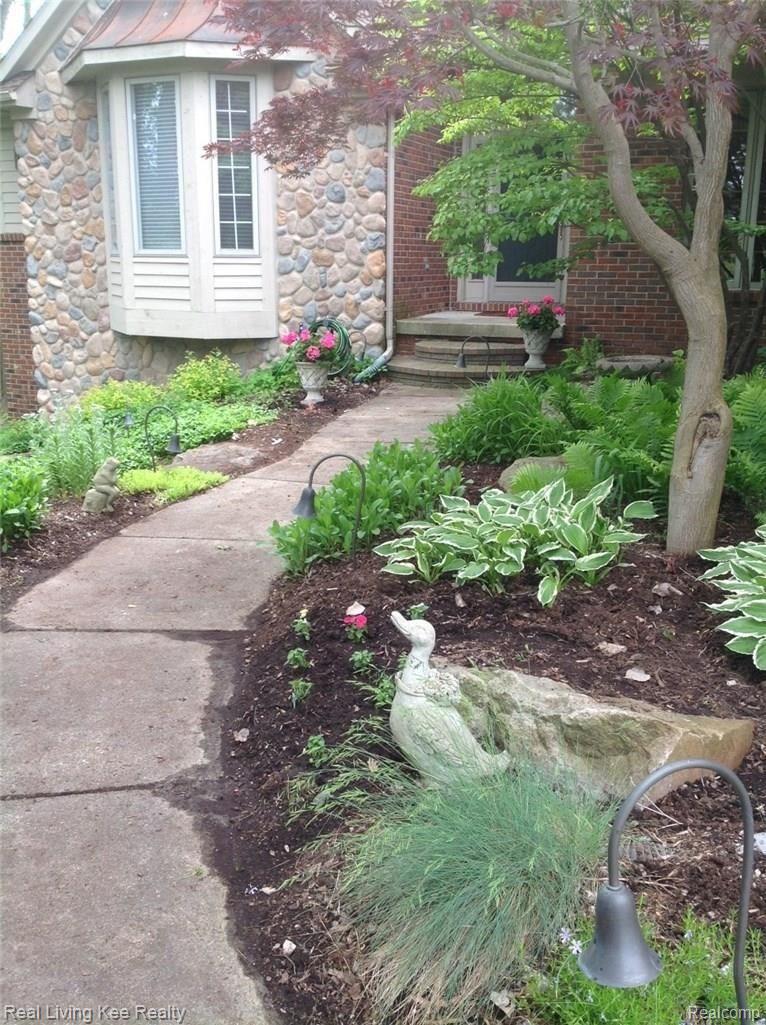 733 Augusta Drive Rochester, MI 48309 - Photo 2 of 53 Exterior front walk.jpg