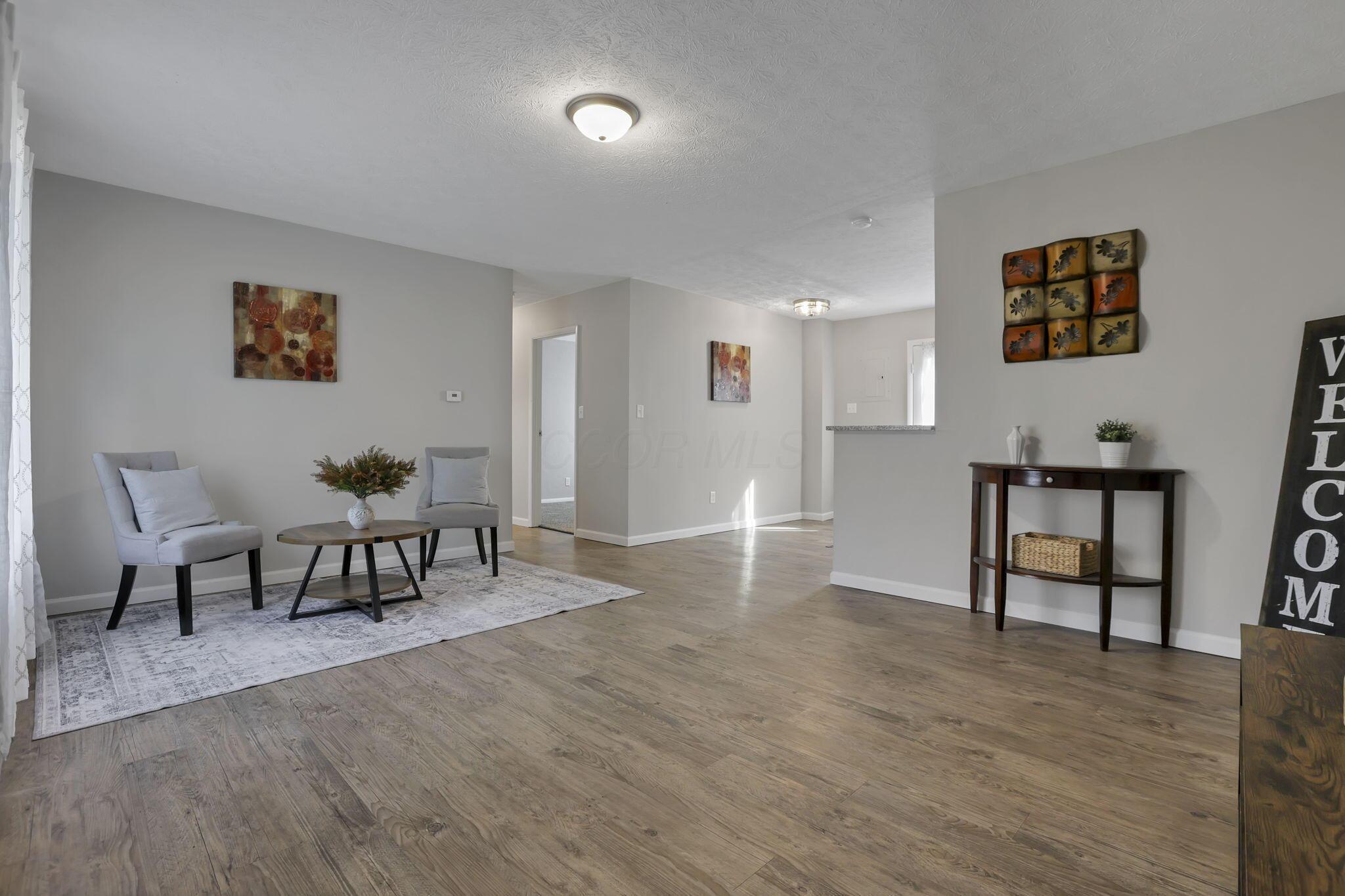 3469 Rodell Road Columbus, OH 43232 - Photo 5 of 29 Living Room