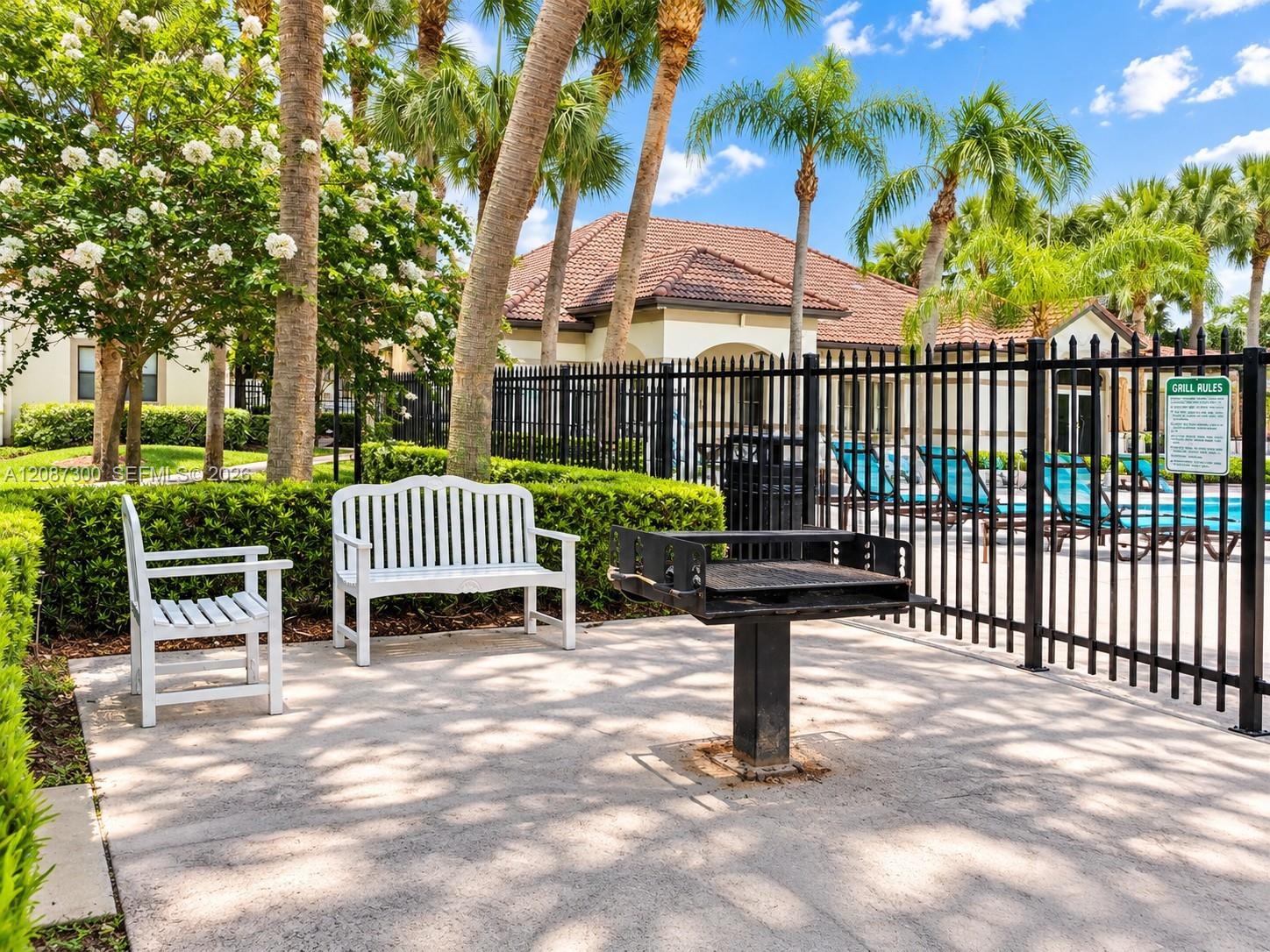 550 South Park Road, Unit 258 Hollywood, FL 33021 - Photo 25 of 27 BBQ area