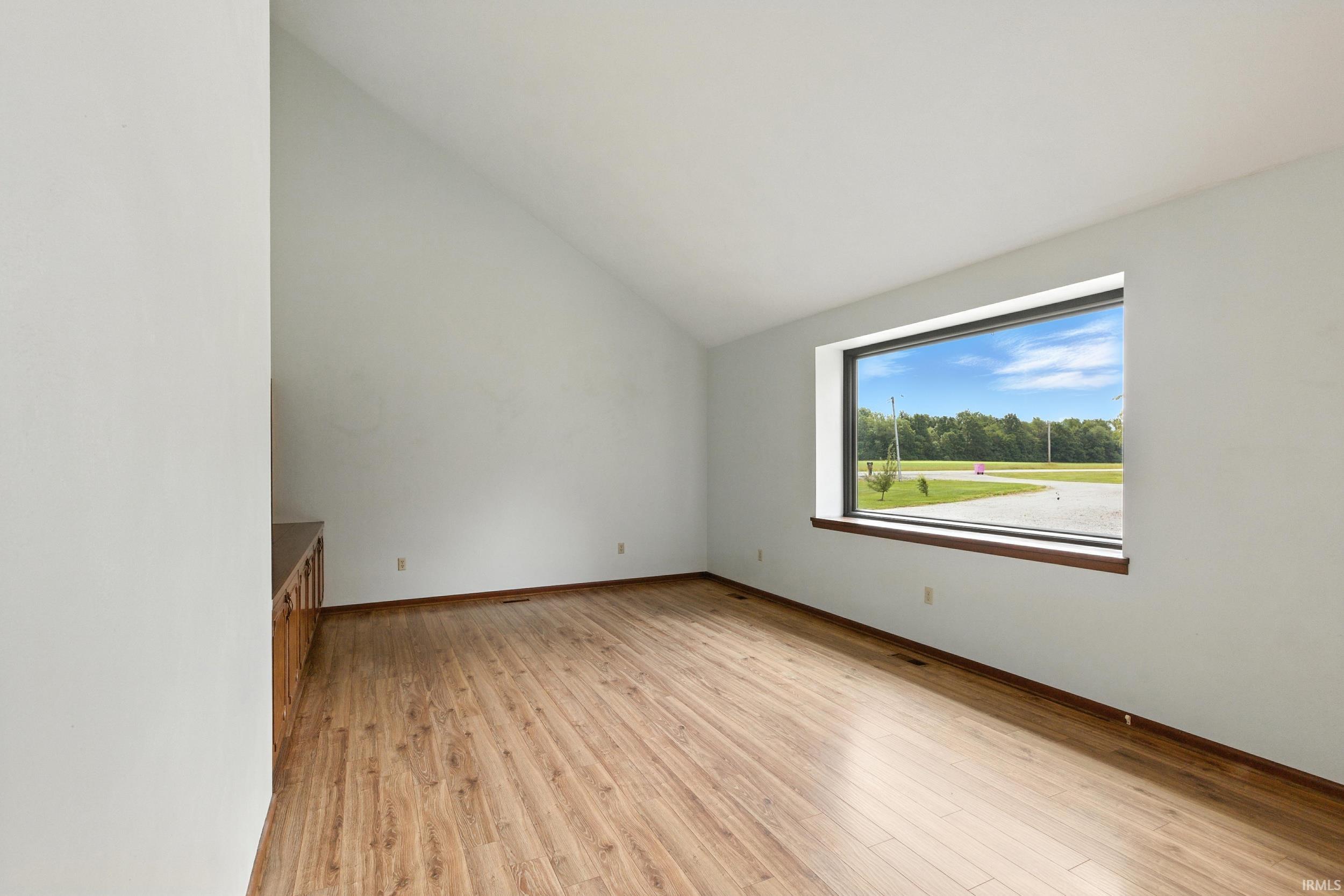 2090 South Warren Road Huntington, IN 46750 - Photo 21 of 34 Gallery Image 21