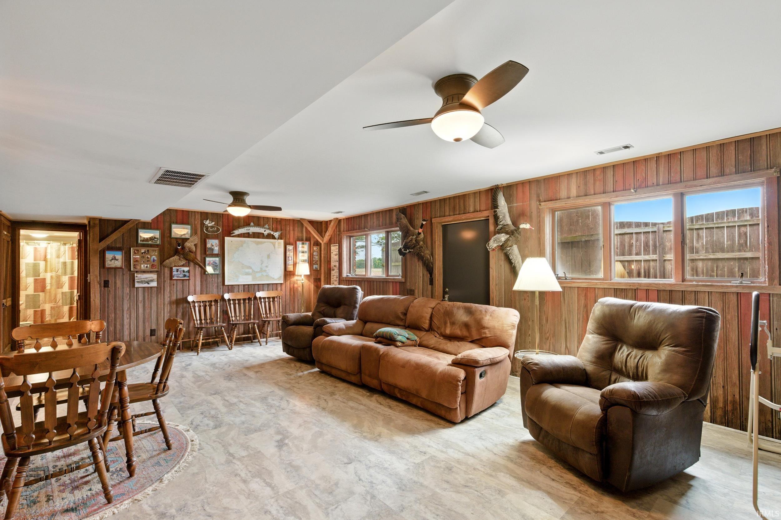 2090 South Warren Road Huntington, IN 46750 - Photo 32 of 34 Gallery Image 32