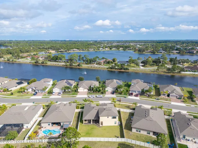 a street sign on the side of the building