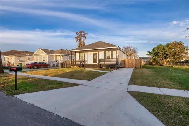$2,200 | 1223 Pailet Avenue, Harvey, LA 70058