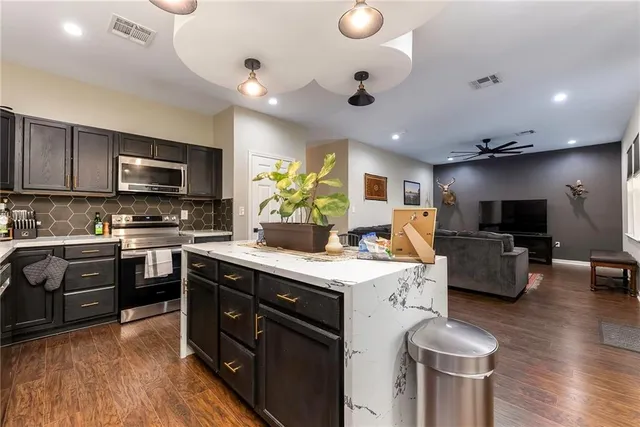 $2,200 | 1223 Pailet Avenue, Harvey, LA 70058