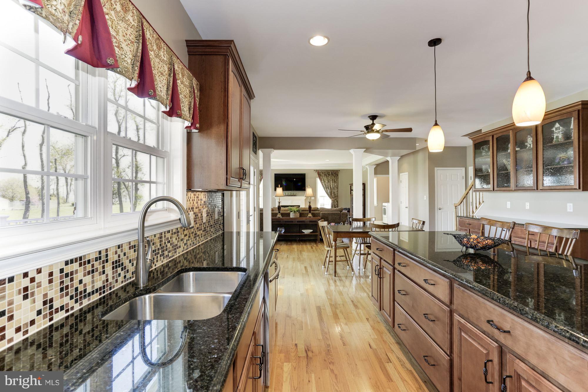 153 Likes Road Edgewater, MD 21037 - Photo 11 of 29 Kitchen