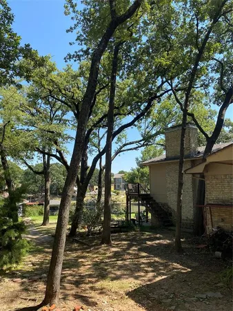 $795,000 | 207 Kiowa Drive West, Lake Kiowa, TX 76240