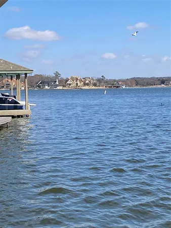 $795,000 | 207 Kiowa Drive West, Lake Kiowa, TX 76240