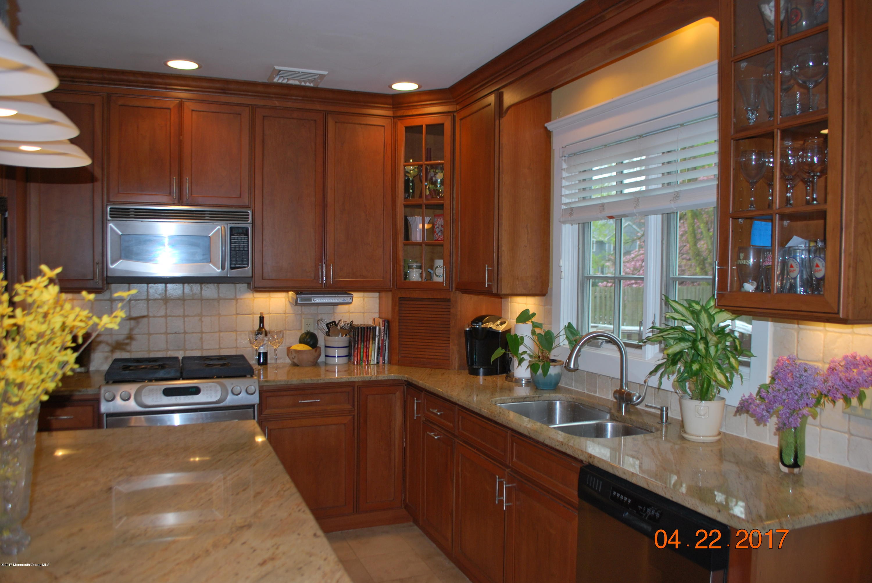 327 River Road Red Bank, NJ 07701 - Photo 20 of 55 DSC_0311