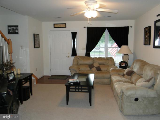11305 Marbern Road Hagerstown, MD 21740 - Photo 8 of 23 Living Room