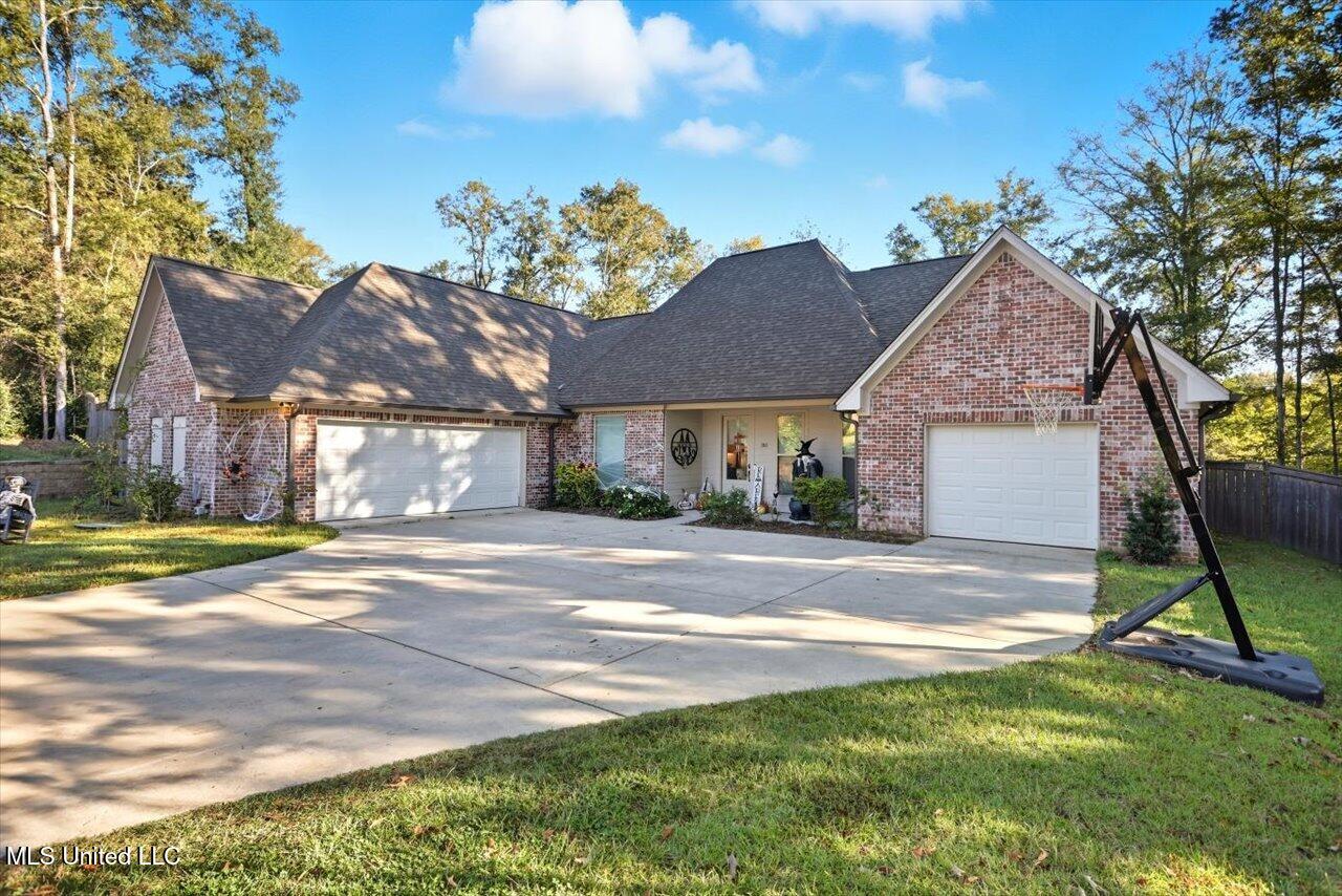 100 Tracier Crest Clinton, MS 39056 - Photo 2 of 33 02-100 Tracier Crest _ Home Tours MS