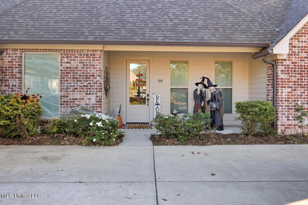 100 Tracier Crest Clinton, MS 39056 - Photo 3 of 33 03-100 Tracier Crest _ Home Tours MS