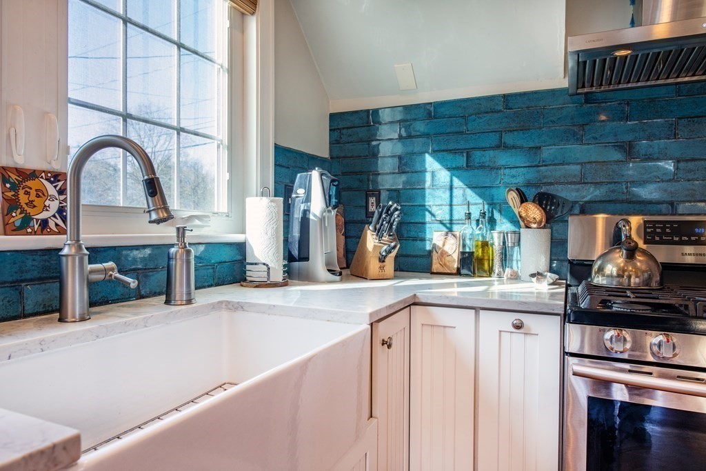 37 Wellesley Road Natick, MA 01760 - Photo 4 of 25