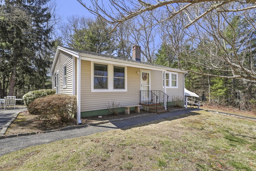 47 Cliff Road Bourne, MA 02532 - Photo 2 of 32