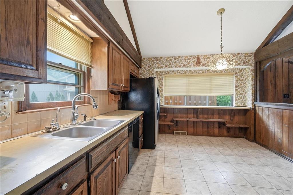 8100 Hauser Street Lenexa, KS 66215 - Photo 16 of 40