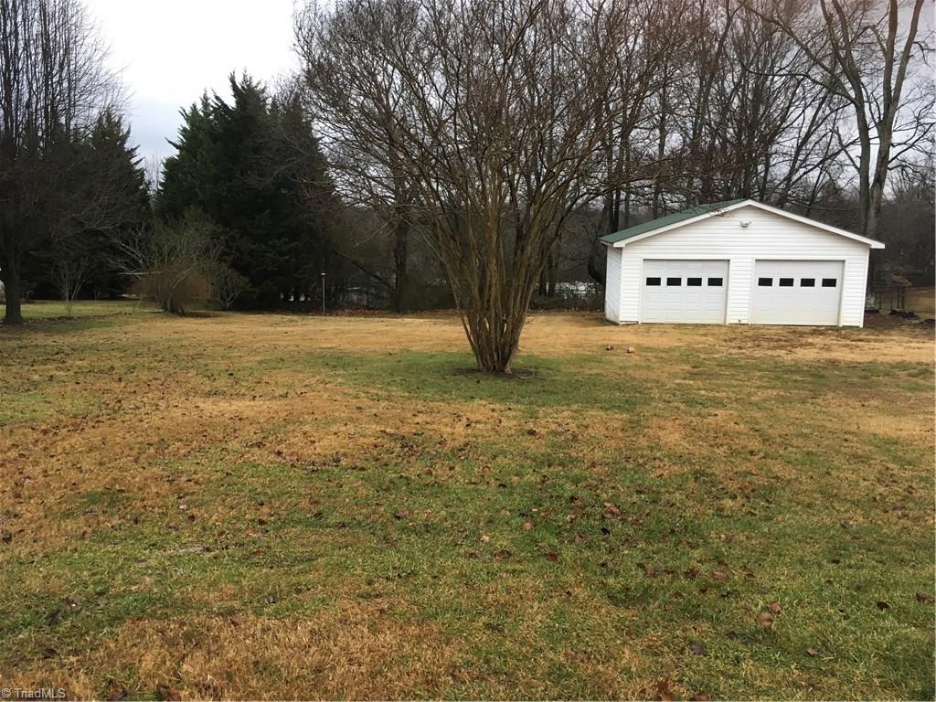 284 Bluemont Road Mount Airy, NC 27030 - Photo 11 of 29 Gallery Image 11