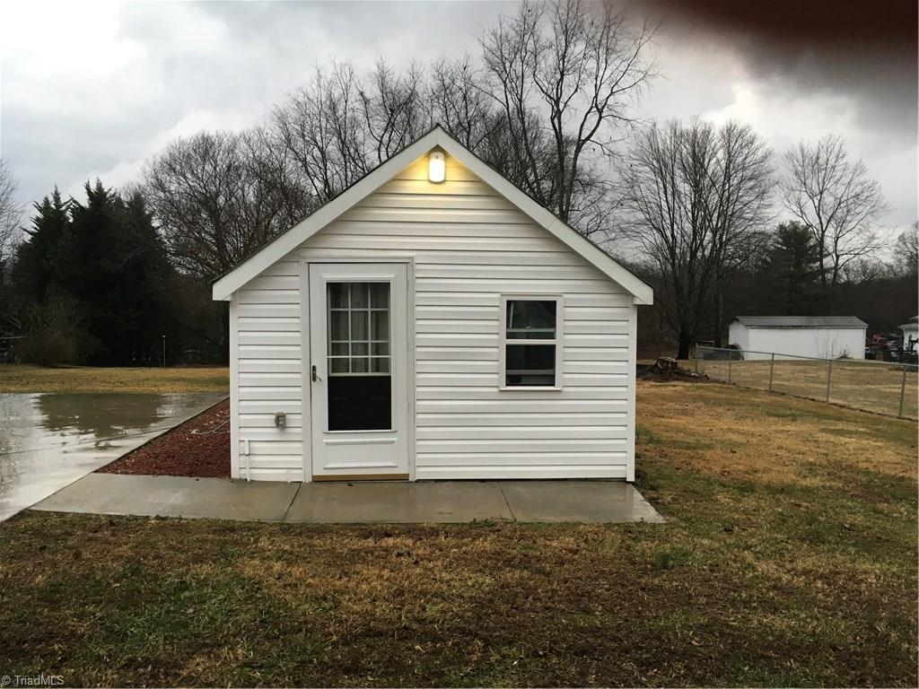 284 Bluemont Road Mount Airy, NC 27030 - Photo 27 of 29 Office or Man Cave