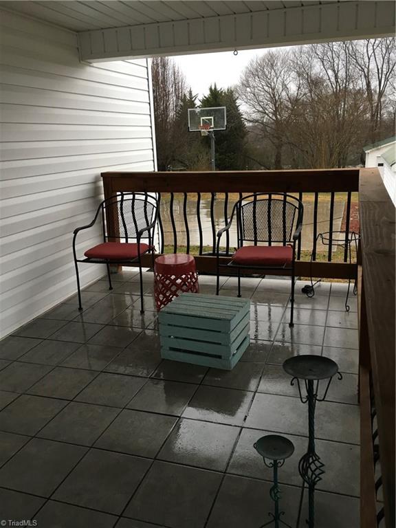 Covered side porch
