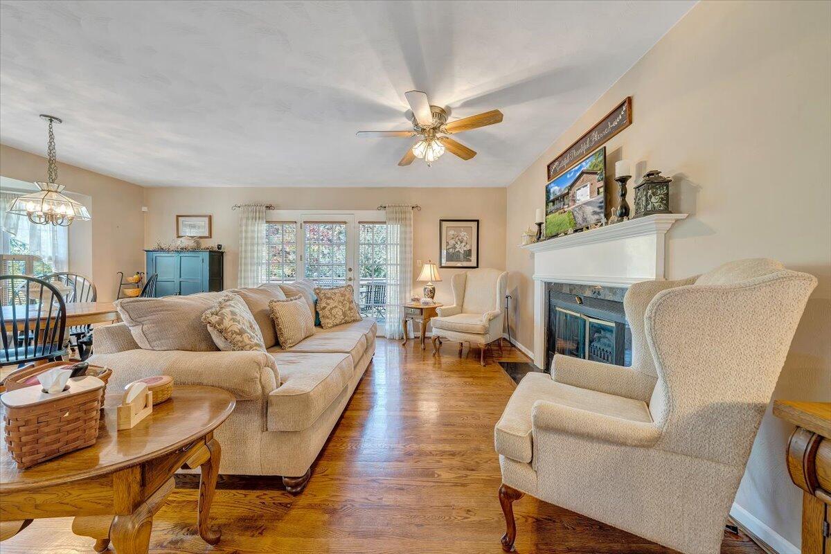 246 Brown Road Roanoke, VA 24019 - Photo 3 of 48 Great Room