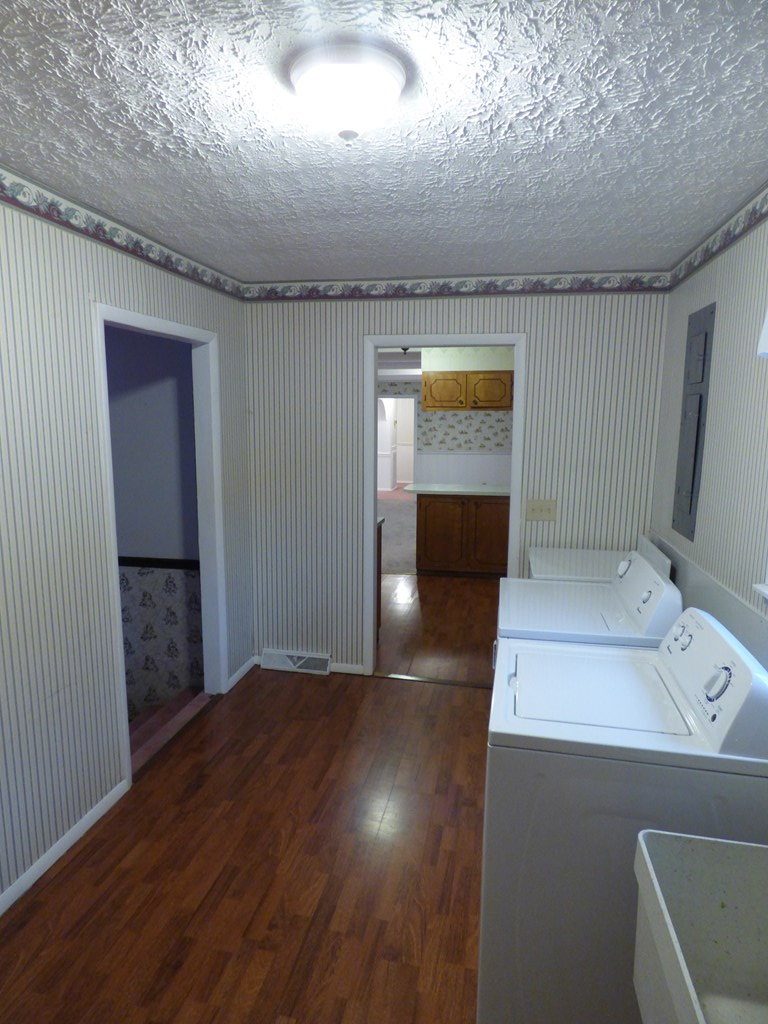 585 Whispering Pines Road Max Meadows, VA 24360 - Photo 16 of 37 Gallery Image 16