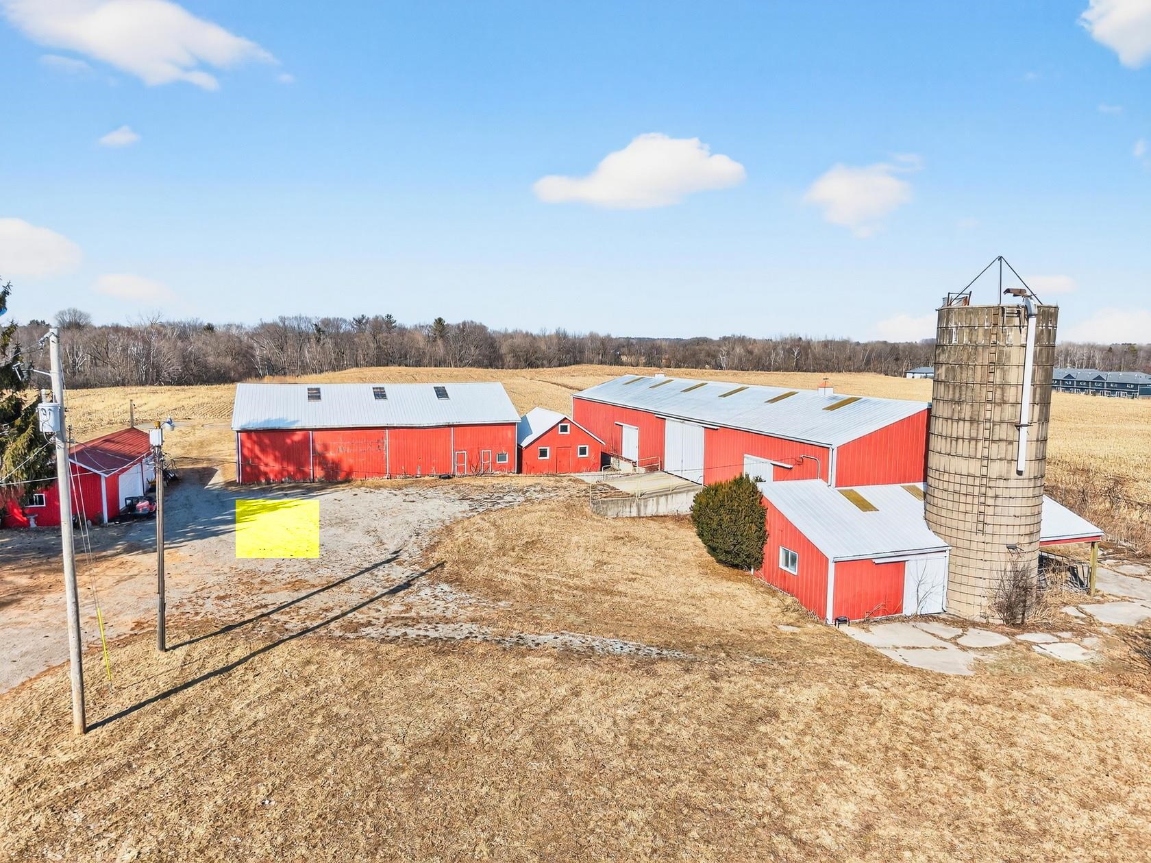 4036 Woodland Road Green Bay, WI 54313 - Photo 11 of 37
