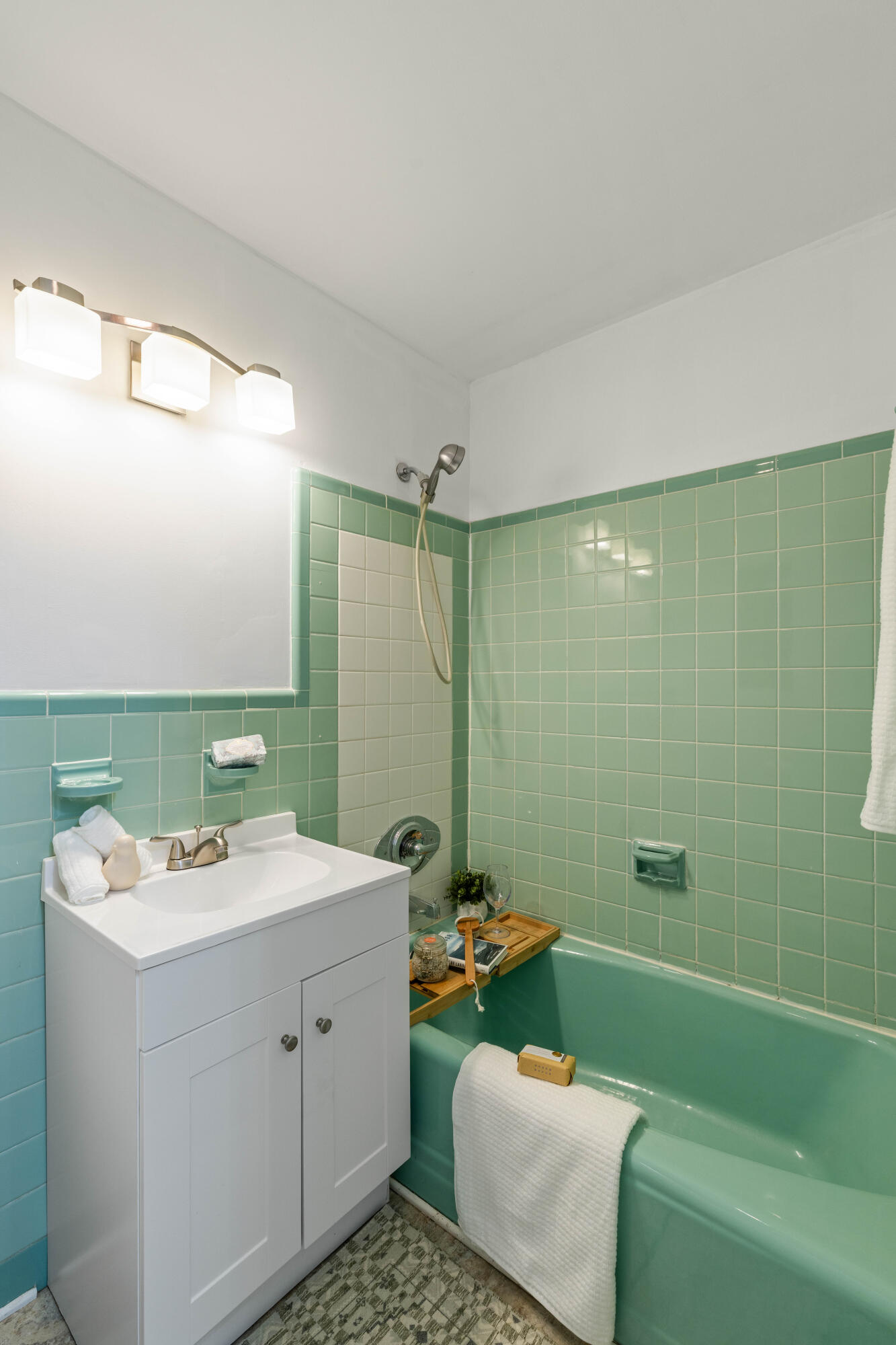 4108 Ealy Road Chattanooga, TN 37412 - Photo 13 of 33 Bathroom - 1