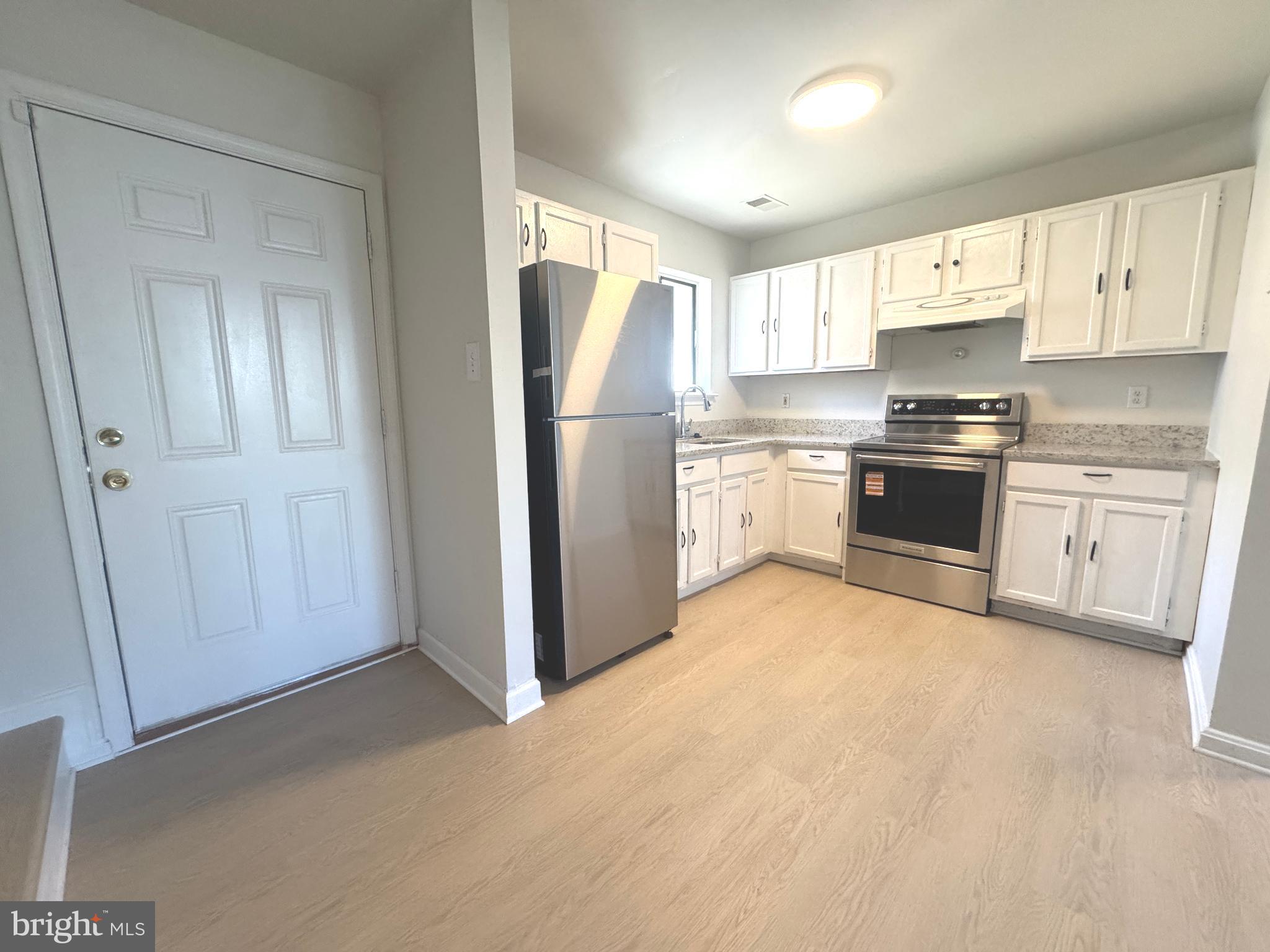 3126 Heath Cote Road Waldorf, MD 20602 - Photo 3 of 17 kitchen with new appliances