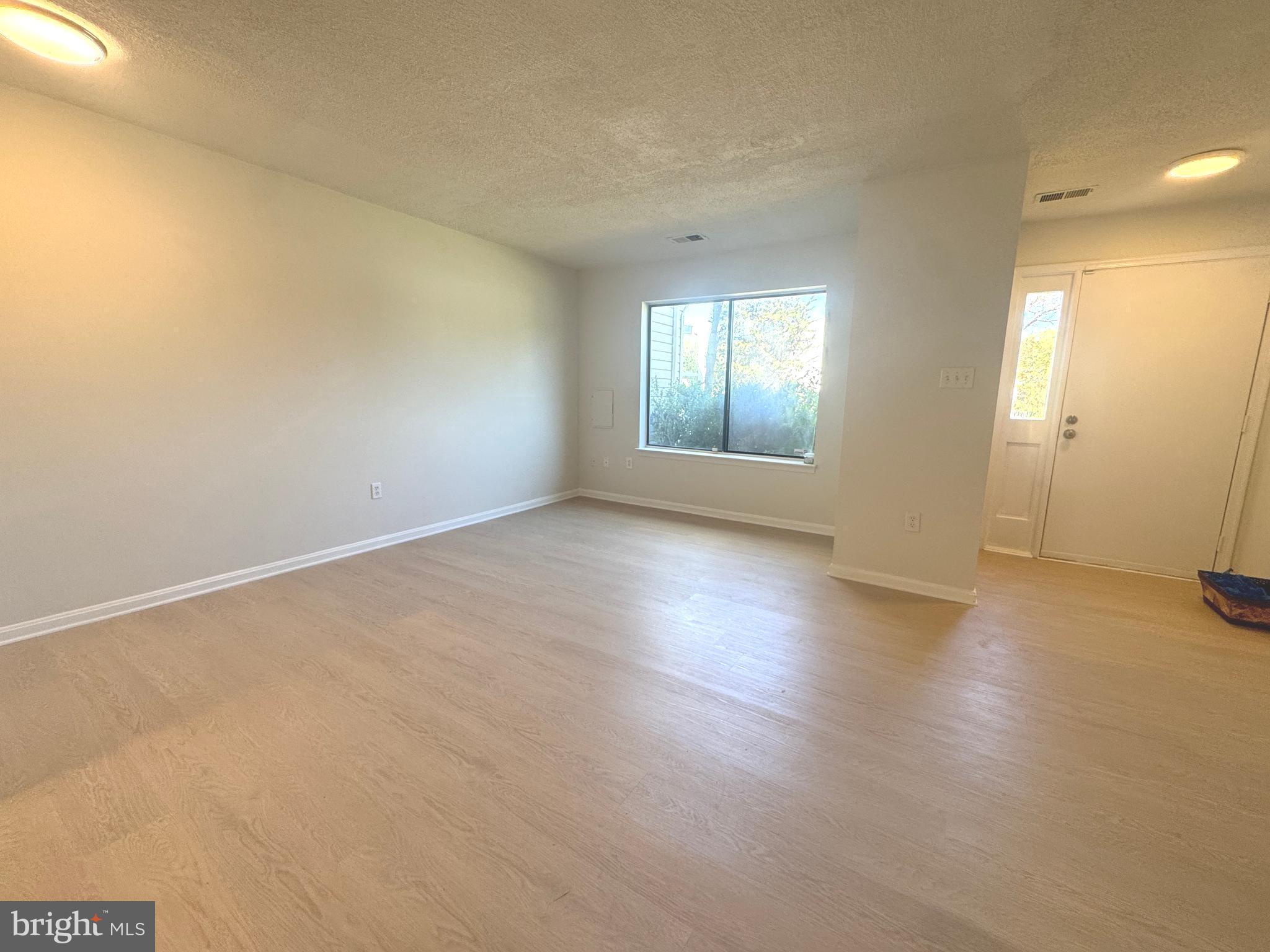 3126 Heath Cote Road Waldorf, MD 20602 - Photo 4 of 17 Living room and foyer