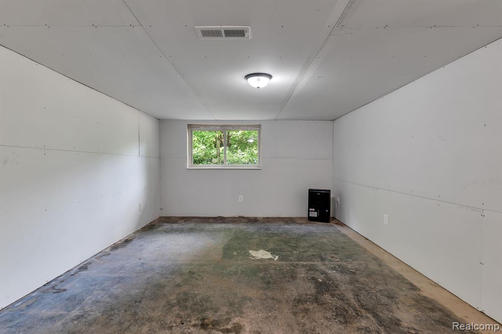 8188 Birch Run Road Millington, MI 48746 - Photo 20 of 37