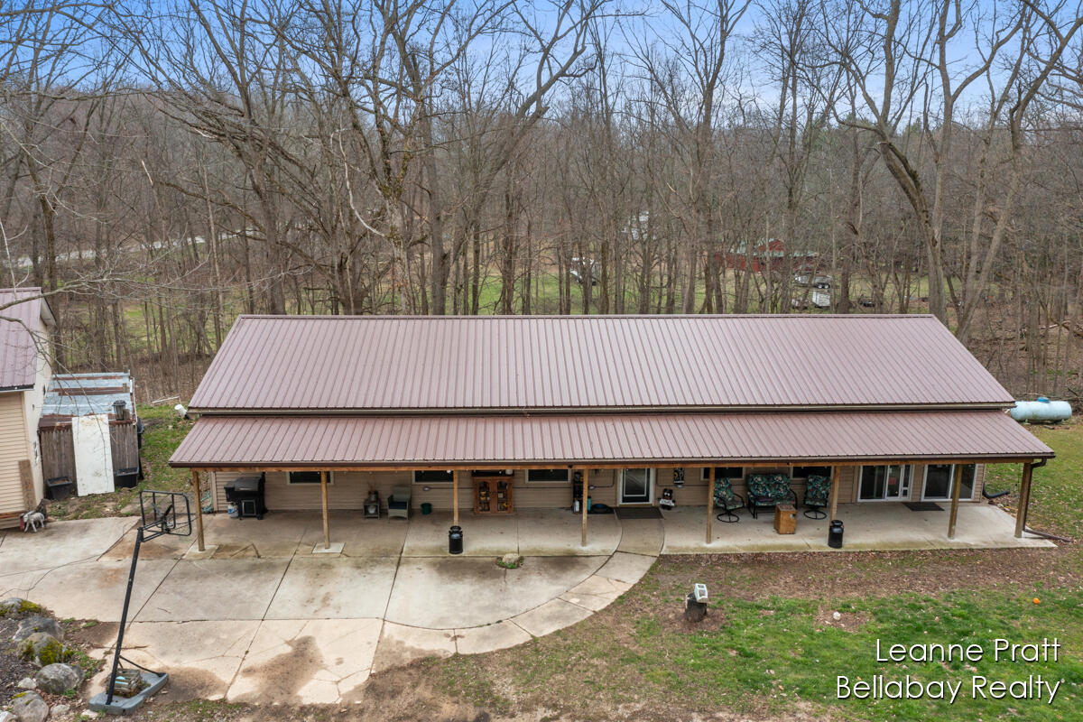 9580 South Banfield Road Dowling, MI 49050 - Photo 2 of 33 IMG_1035